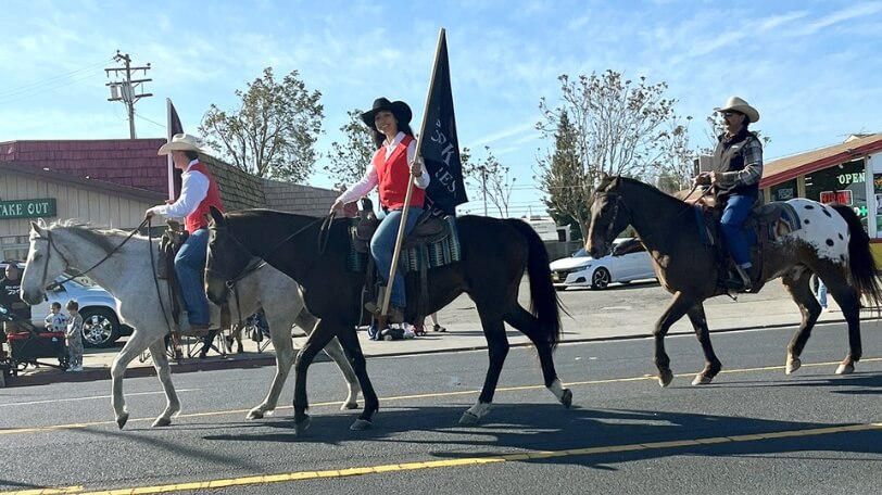 Employees from Oak Valley Community Bank