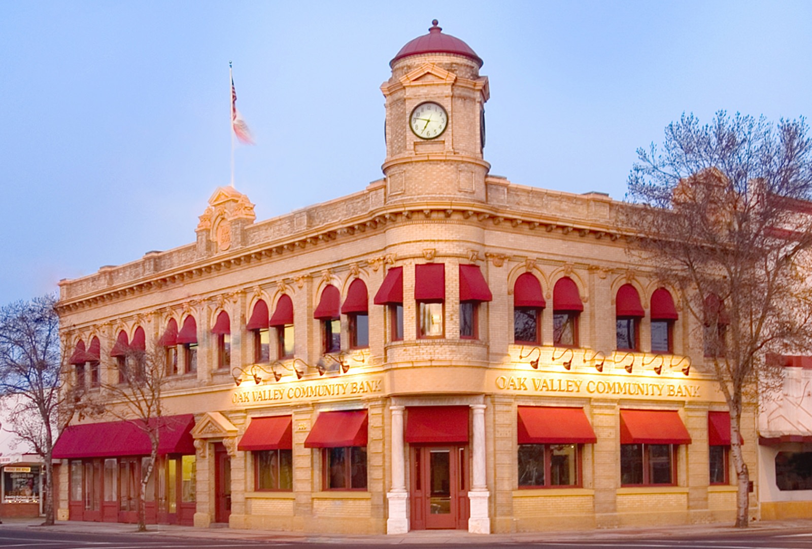 Oak Valley Community Bank's Oakdale Headquarters